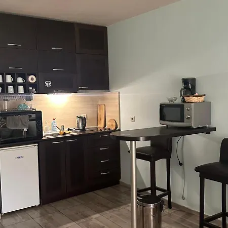 Eleonor Mountain 2 בנסקו