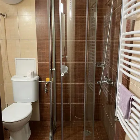 Eleonor Mountain 2 בנסקו