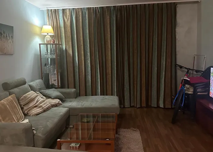 Eleonor Mountain 2 *